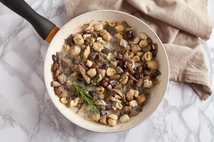Preparazione Tagliatelle alla canapa con funghi, castagne e nocciole - Fase 4