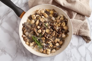Preparazione Tagliatelle alla canapa con funghi, castagne e nocciole  - Fase 4