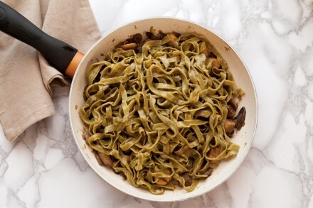 Preparazione Tagliatelle alla canapa con funghi, castagne e nocciole - Fase 5
