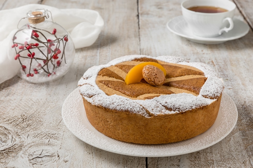 Torta di pesche sciroppate e amaretti ricetta