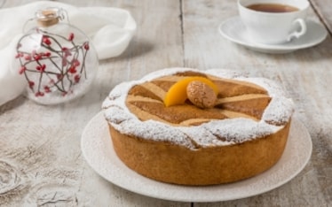 Torta di pesche sciroppate e amaretti