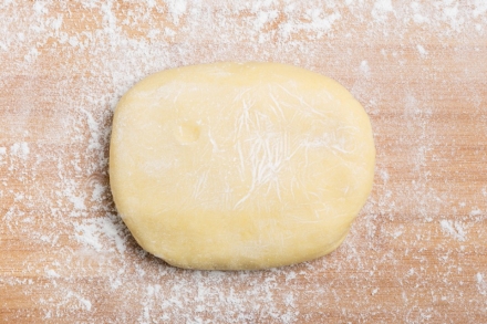 Preparazione Torta di pesche sciroppate e amaretti - Fase 1 Preparazione Torta di pesche sciroppate e amaretti - Fase 1