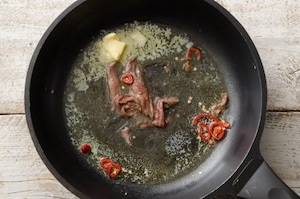 Preparazione Tortiglioni con broccoletti, acciughe e peperoncino - Fase 1