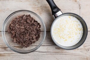 Preparazione Tronchetto al cioccolato e arancia - Fase 1