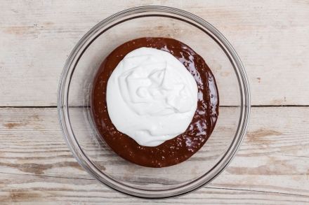 Preparazione Tronchetto al cioccolato e arancia - Fase 2 Preparazione Tronchetto al cioccolato e arancia - Fase 2