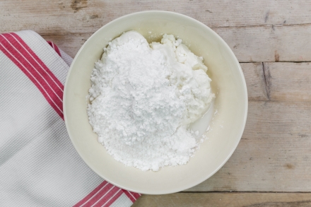 Preparazione Zuccotto natalizio con ricotta e savoiardi - Fase 1 Preparazione Zuccotto natalizio con ricotta e savoiardi - Fase 1