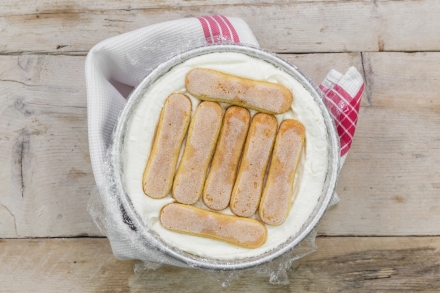 Preparazione Zuccotto natalizio con ricotta e savoiardi - Fase 3 Preparazione Zuccotto natalizio con ricotta e savoiardi - Fase 3