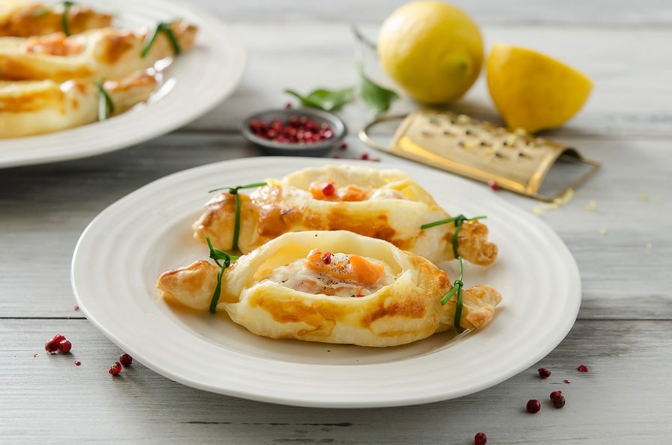 Caramelle di pasta sfoglia al salmone  ricetta