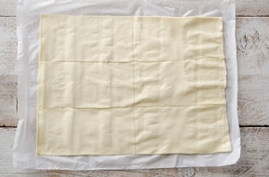 Preparazione Caramelle di pasta sfoglia al salmone  - Fase 2