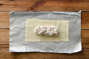 Preparazione Caramelle di pasta sfoglia al salmone  - Fase 2