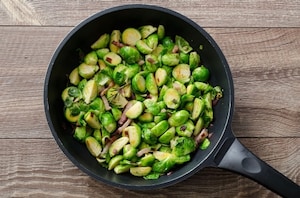 Preparazione Cavoletti di Bruxelles in padella - Fase 2