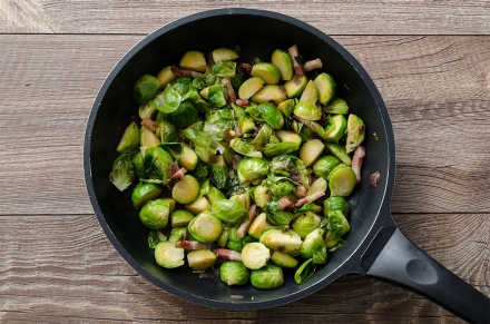 Preparazione Cavoletti di Bruxelles in padella - Fase 2 Preparazione Cavoletti di Bruxelles in padella - Fase 2