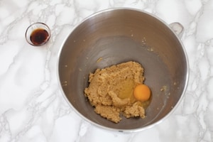 Preparazione Cookies con cioccolato di Modica e frutti rossi - Fase 1