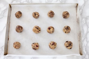 Preparazione Cookies con cioccolato di Modica e frutti rossi - Fase 3