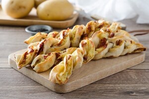 Preparazione Frustine con patate, speck e prosciutto crudo - Fase 5