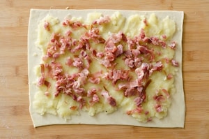 Preparazione Frustine con patate, speck e prosciutto crudo - Fase 3