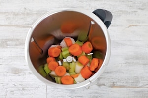 Preparazione Minestrone di verdure con il Bimby - Fase 1