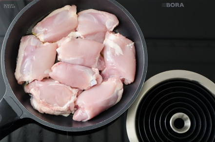 Preparazione Pollo allo zafferano - Fase 1 Preparazione Pollo allo zafferano - Fase 1