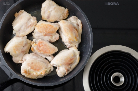 Preparazione Pollo allo zafferano - Fase 1 Preparazione Pollo allo zafferano - Fase 1