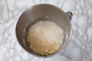 Preparazione Crostata con namelaka al cioccolato bianco e vaniglia - Fase 1