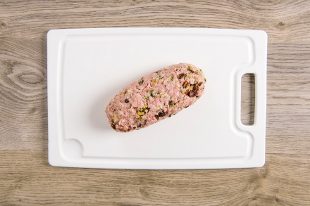 Preparazione Rotolo di pollo con mortadella, pistacchi e uvetta - Fase 3 Preparazione Rotolo di pollo con mortadella, pistacchi e uvetta - Fase 3