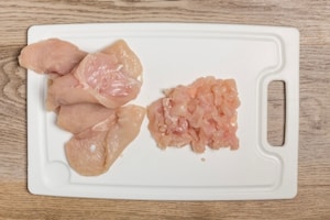 Preparazione Rotolo di pollo con mortadella, pistacchi e uvetta - Fase 2