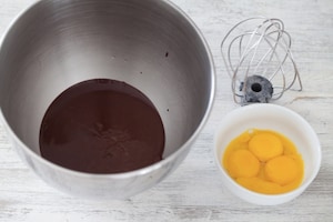Preparazione Torta al cioccolato e frutti di bosco - Fase 1