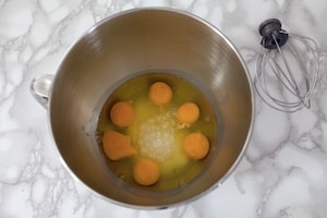 Preparazione Torta al cioccolato, pere e nocciole - Fase 1