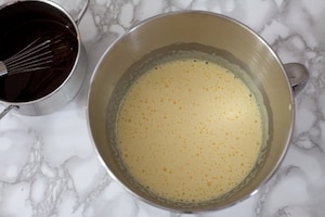 Preparazione Torta al cioccolato, pere e nocciole - Fase 2