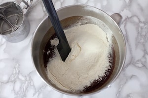 Preparazione Torta al cioccolato, pere e nocciole - Fase 2