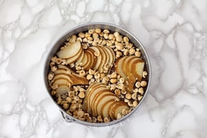 Preparazione Torta al cioccolato, pere e nocciole - Fase 3