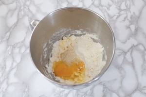 Preparazione Torta al cioccolato e more - Fase 1