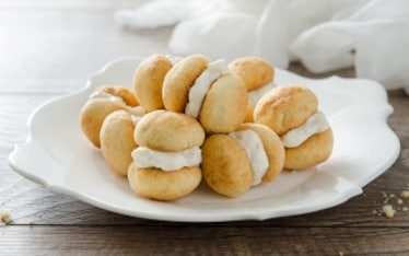 Baci di dama al formaggio