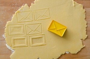 Preparazione Biscotti di pasta frolla con crema di nocciole e pistacchi - Fase 4