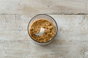 Preparazione Biscotti di pasta frolla con crema di nocciole e pistacchi - Fase 2