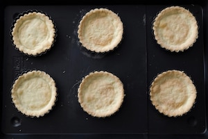 Preparazione Crostatine salate con cipolle caramellate - Fase 4