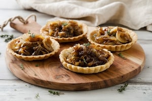 Preparazione Crostatine salate con cipolle caramellate - Fase 5