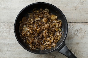 Preparazione Crostatine salate con cipolle caramellate - Fase 2