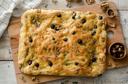 Preparazione Focaccia alle olive, noci e timo - Fase 3 Preparazione Focaccia alle olive, noci e timo - Fase 3