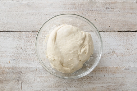 Preparazione Focaccia alle olive, noci e timo - Fase 2 Preparazione Focaccia alle olive, noci e timo - Fase 2