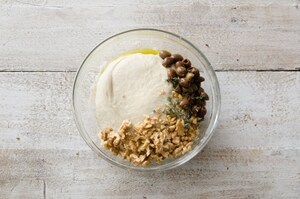 Preparazione Focaccia alle olive, noci e timo - Fase 2