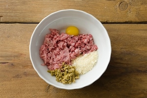 Preparazione Involtini di tacchino ripieni - Fase 1