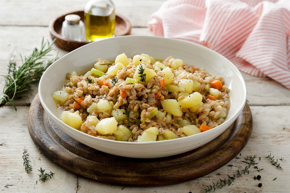 Minestra di farro e patate ricetta