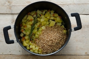 Preparazione Minestra di farro e patate - Fase 3