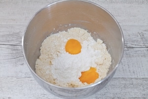 Preparazione Occhi di bue alla Nutella - Fase 1