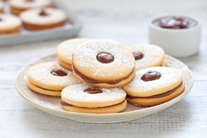 Preparazione Occhi di bue alla Nutella - Fase 3