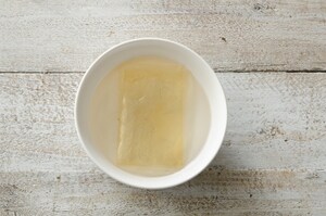 Preparazione Panna cotta alle rose e salsa al cocco - Fase 1