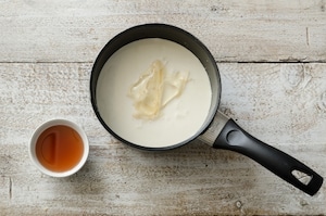 Preparazione Panna cotta alle rose e salsa al cocco - Fase 1