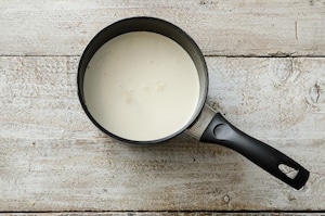 Preparazione Panna cotta alle rose e salsa al cocco - Fase 2