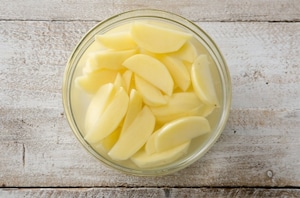 Preparazione Patate croccanti in padella - Fase 1